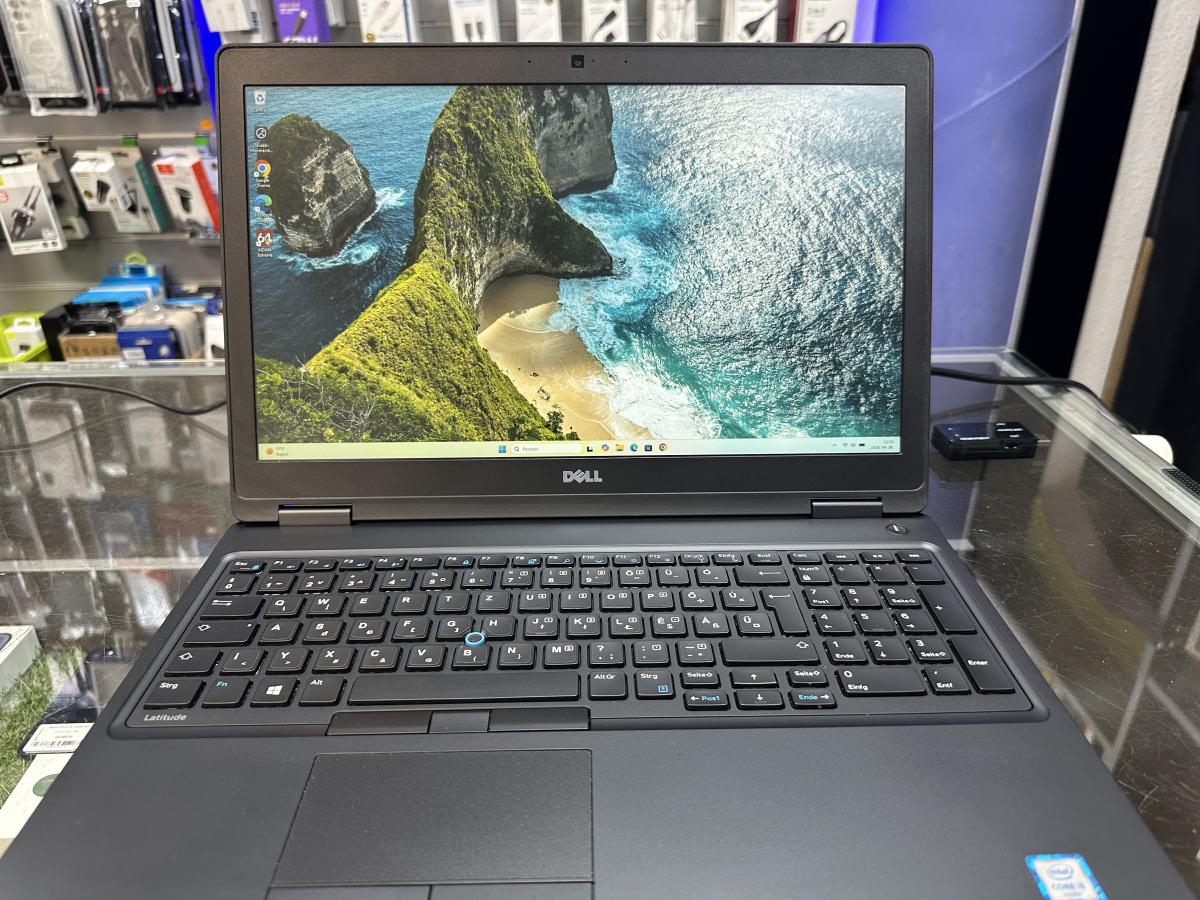 Dell Latitude 5580 - 15.6" FHD  i5-6440HQ, 8GB, 256GB SSD, Win11 Prof - Fekete , haszn&aacute;lt Notebook