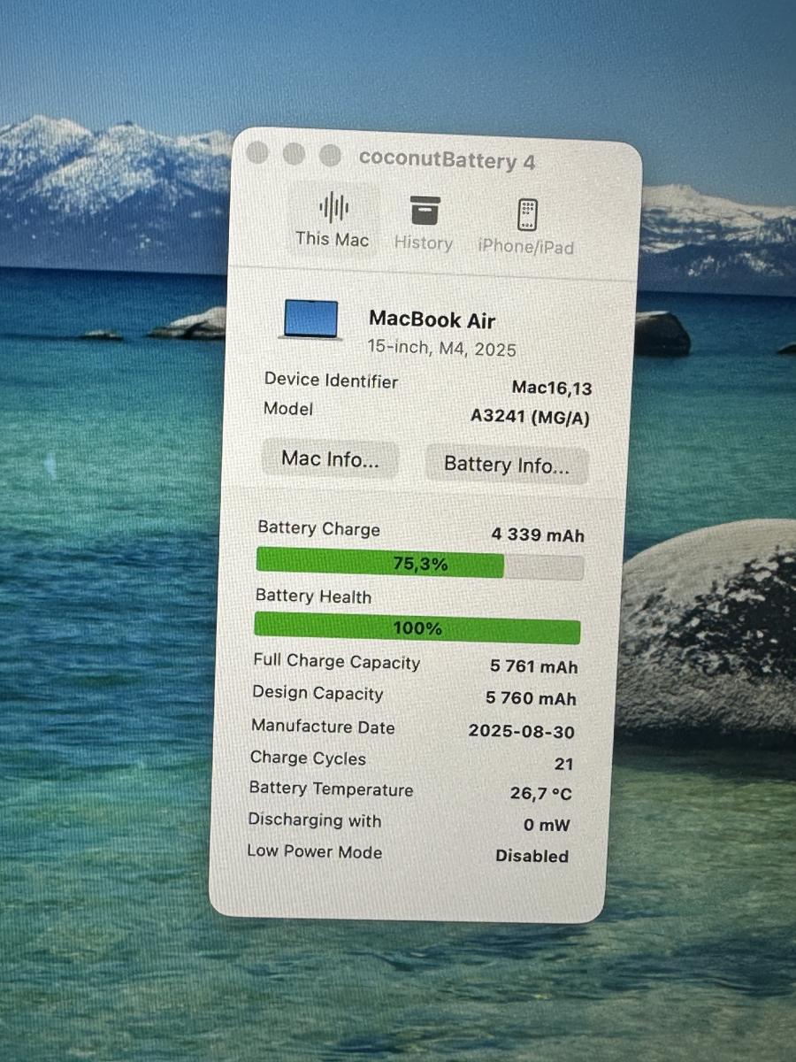 Apple MacBook Air 2025 M4 15" Liquid Retina 16G/ 256GB , magyar billentyűzet , starlight, haszn&aacute;lt