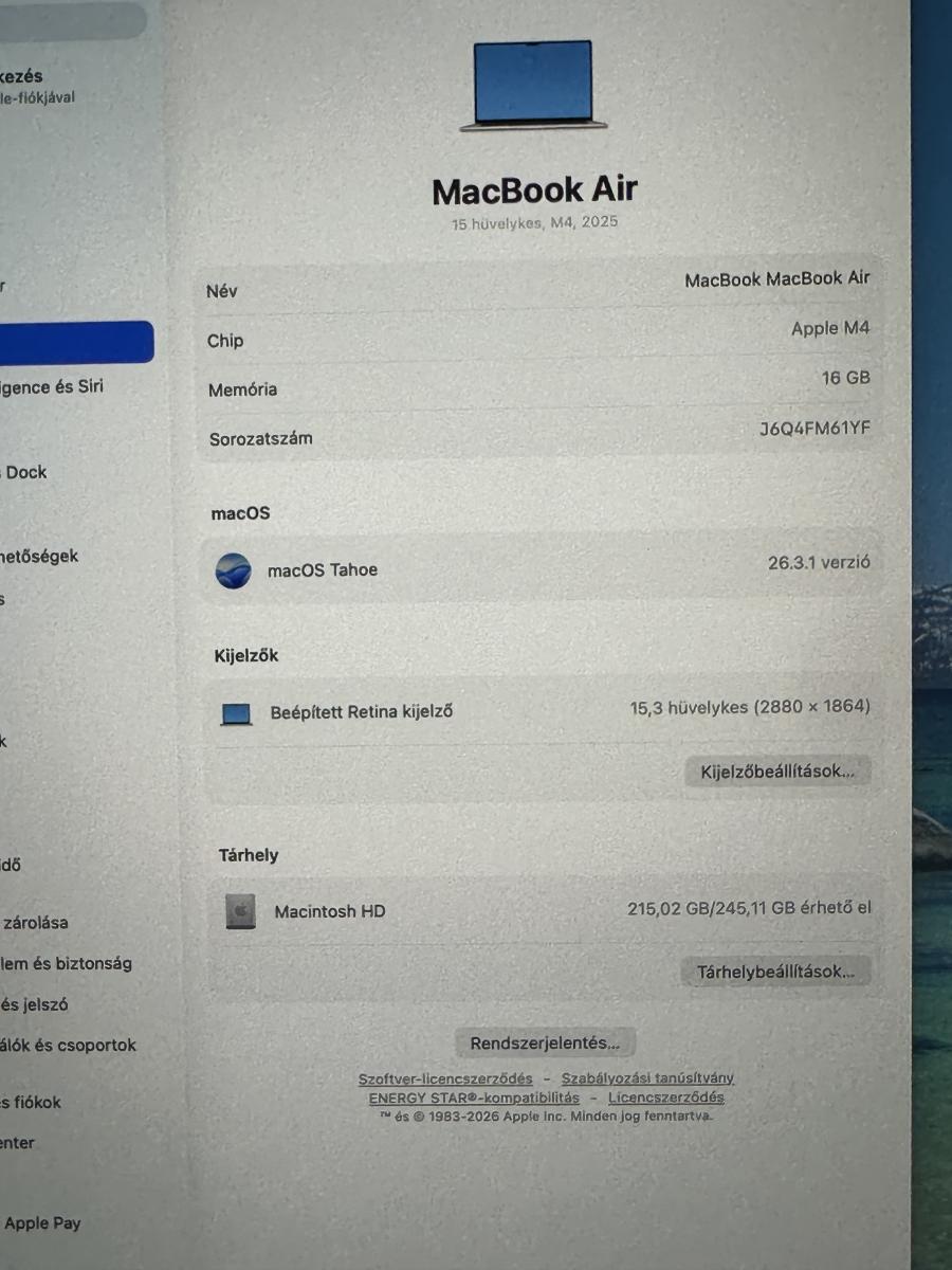 Apple MacBook Air 2025 M4 15" Liquid Retina 16G/ 256GB , magyar billentyűzet , starlight, haszn&aacute;lt