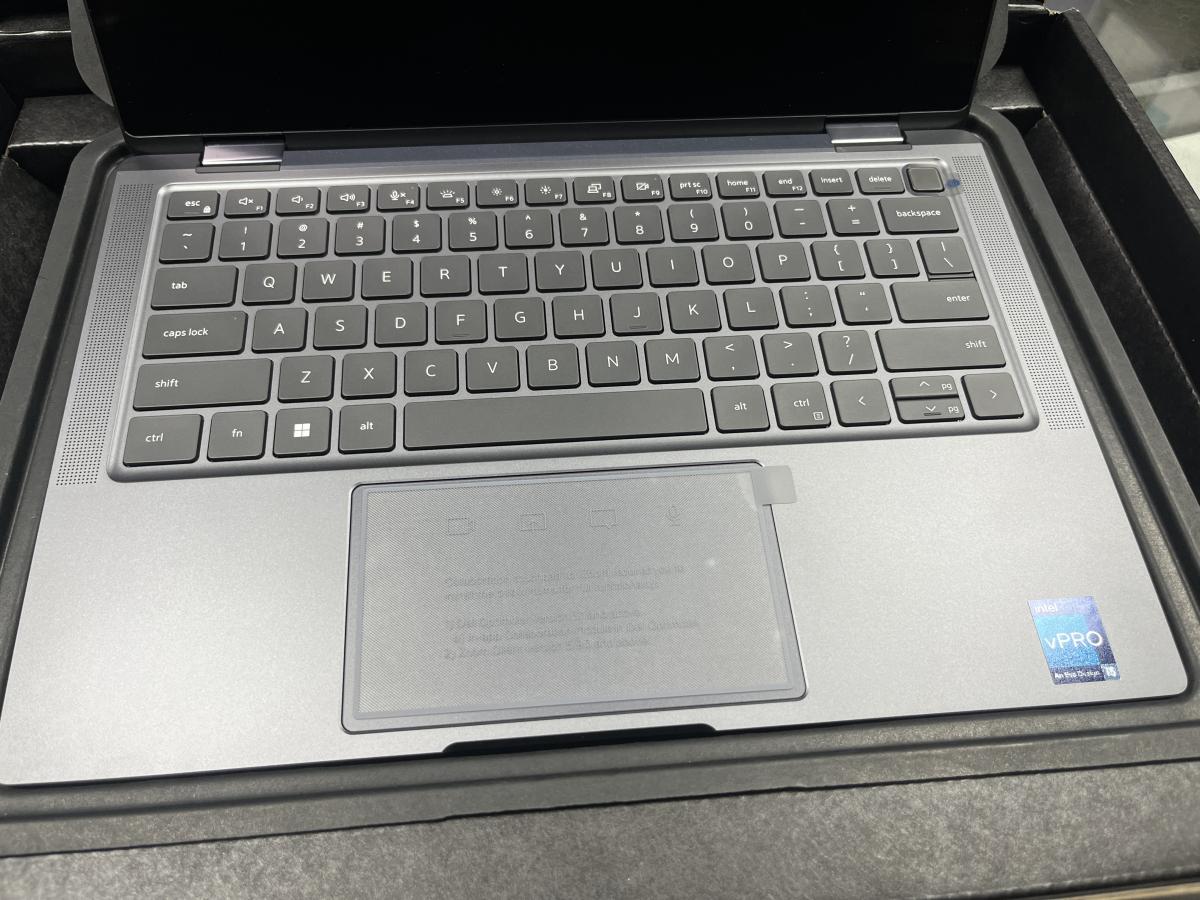 DELL Latitude 9330 13.3" QHD+ &Eacute;rintőkijelzős 2in1, i5-1240U 10magos 16GB/256GB NVME SSD, Win11 Pro, FEL&Uacute;JITOTT 