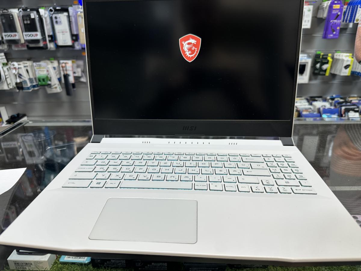 MSI Sword 15 A11UD-022XHU - 15.6" FullHD , i7-11800H 4.60 GHz, 16GB, 500GB SSD, RTX 3050 Ti, Win11 Prof - Feh&eacute;r , Fel&uacute;j&iacute;tott, Magyar billenty&uuml;zet