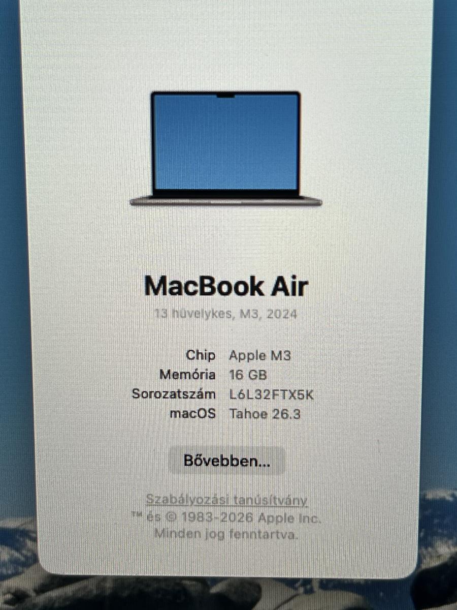Apple MacBook Air 2024 M3 13.6" Liquid Retina 16G/ 256GB , magyar billentyűzet , silver, haszn&aacute;lt
