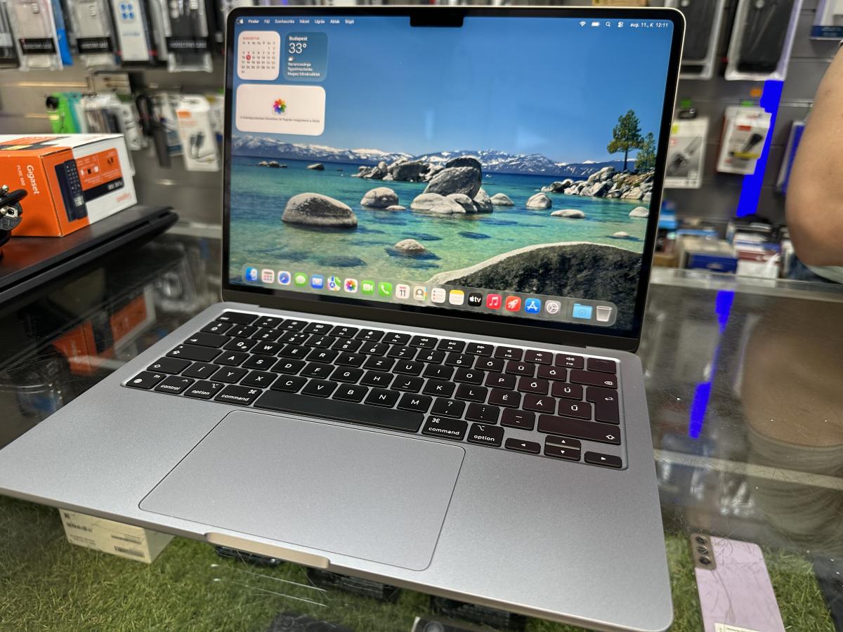 Apple MacBook Air 2022 M2 13.6" Liquid Retina 16G/ 1TB , magyar billentyűzet