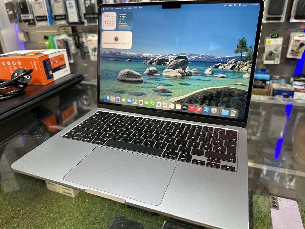 Apple MacBook Air 2022 M2 13.6" Liquid Retina 16G/ 1TB , magyar billentyűzet