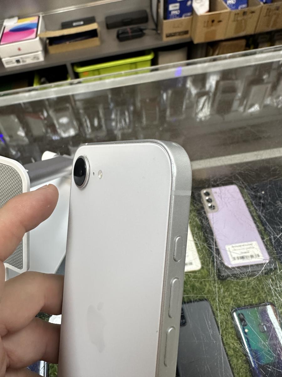 Apple iPhone 16e 128GB mobiltelefon feh&eacute;r, MD1R4F/A