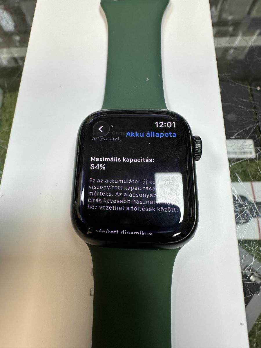 Apple Watch Series 7 41mm Green Alu case Clover Sport Band, haszn&aacute;lt