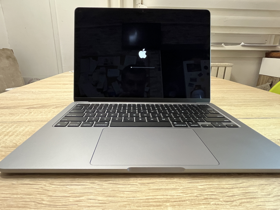 Apple MacBook Air 2022 M2 13.6" Liquid Retina 8G/ 256GB , US billentyűzet
