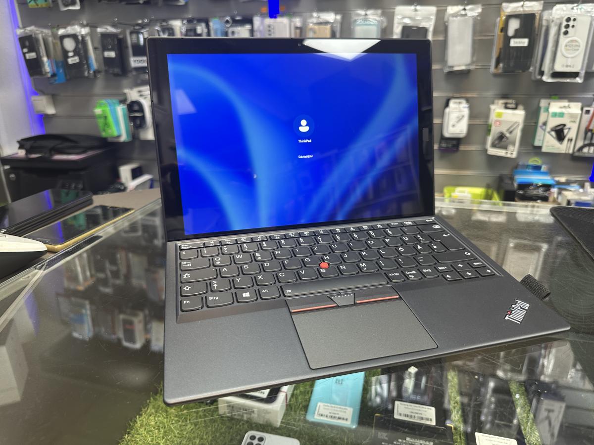 ThinkPad X1 Tablet 2. Gen 12" 2K  Erintőkijelzős  Win11 Tablet i5-7Y57, 8GB/256GB, billentyűzet, FEL&Uacute;JITOTTT