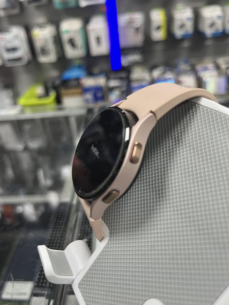 Samsung SM-R860 Galaxy Watch4 , Rózsaarany 40 mm Okosóra, HASZNÁLT