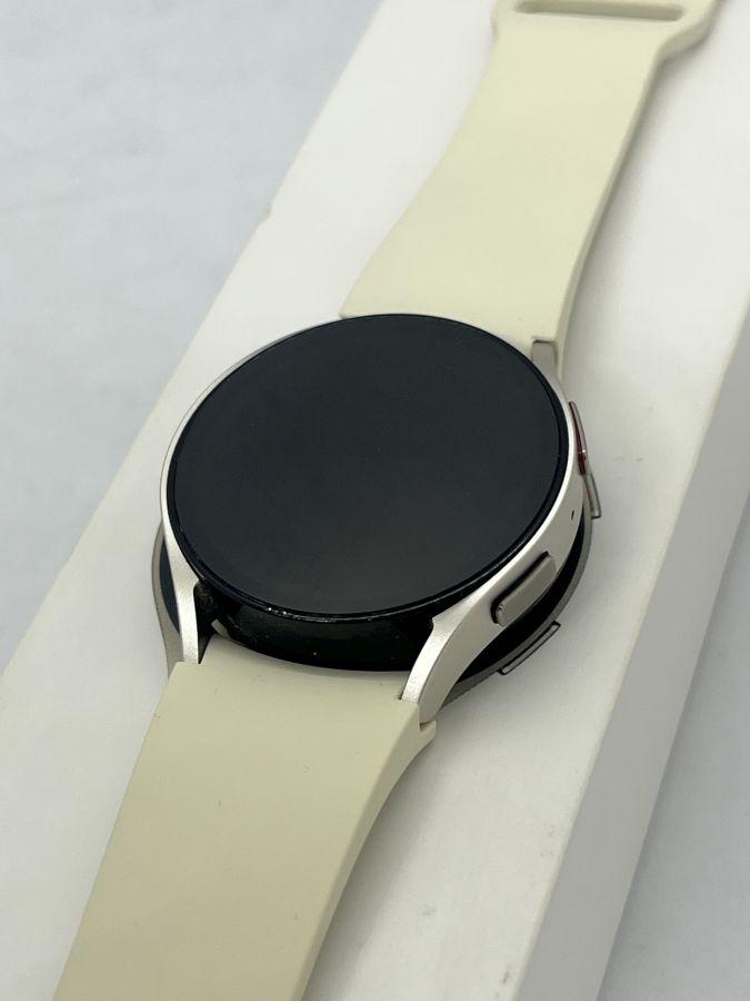 Samsung Watch 6 40mm, SM-R930 Cream szinben, 