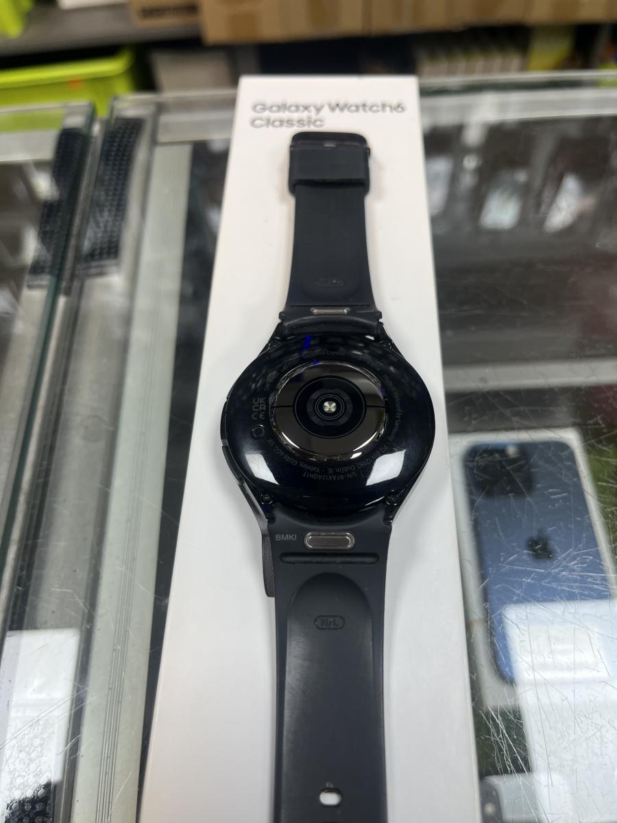 Samsung Galaxy Watch6 Classic BT 47mm fekete haszn&aacute;lt okos&oacute;ra (sm-r960) 