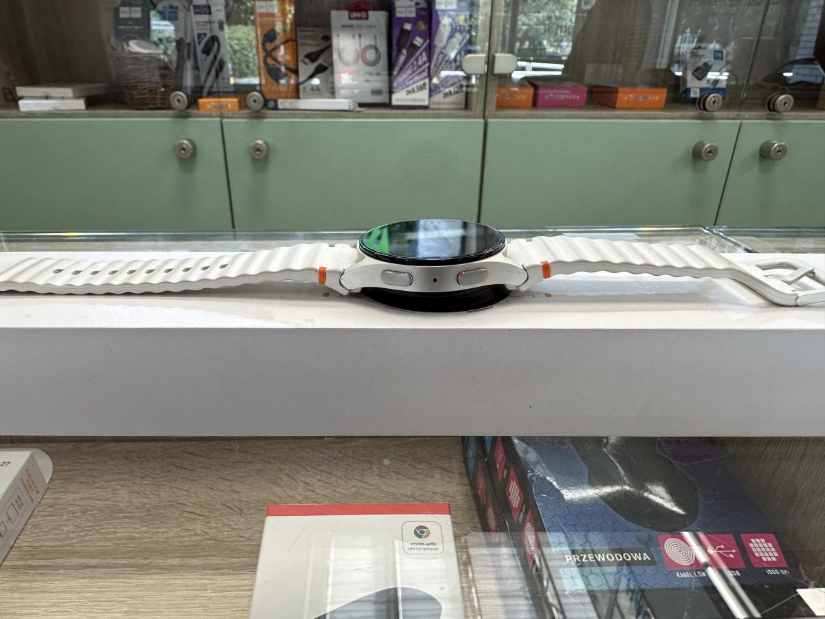 Samsung Watch 7 40mm, Cream szinben, BT  okos&oacute;ra  