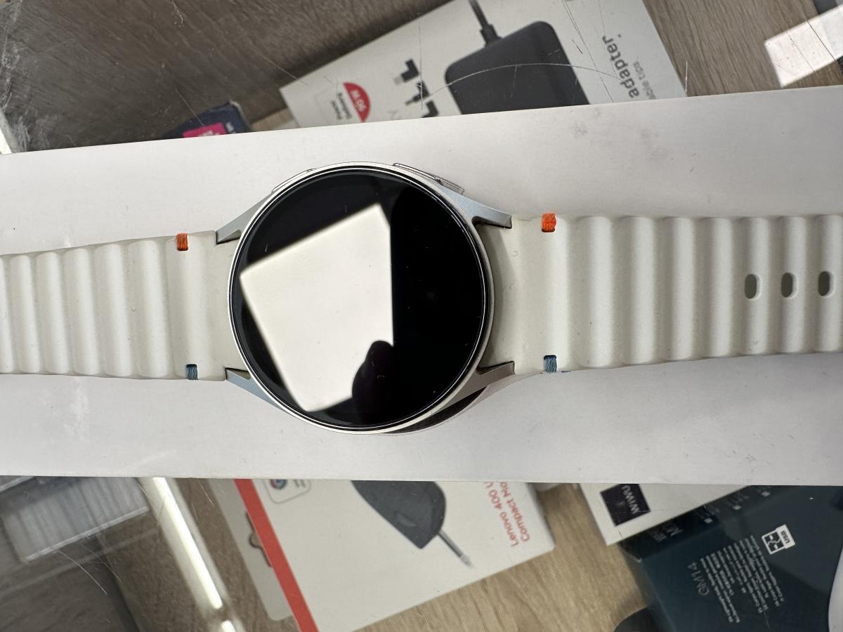 Samsung Watch 7 40mm, Cream szinben, BT  okos&oacute;ra  