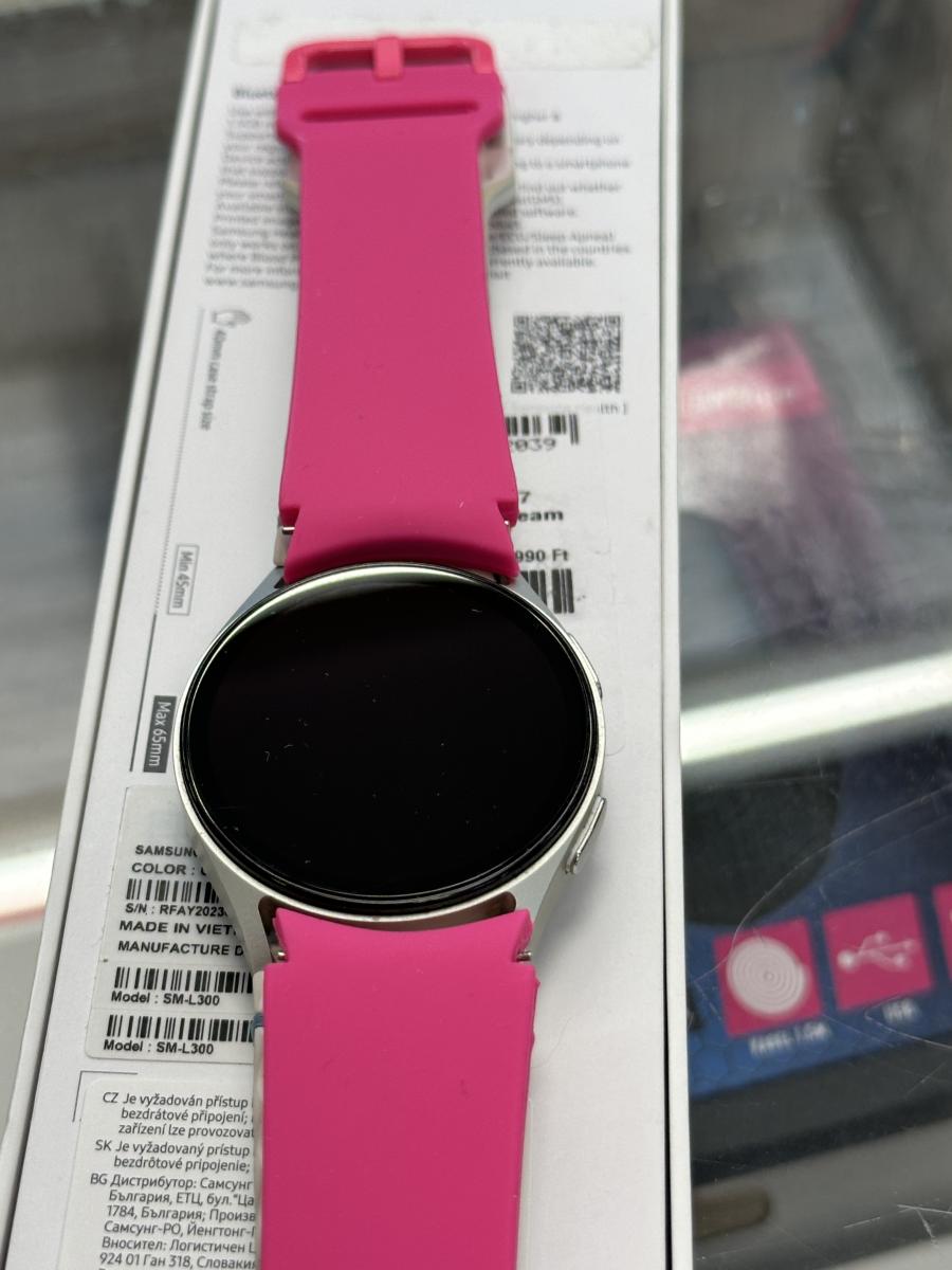 Samsung Watch 7 40mm, Cream szinben, BT  okos&oacute;ra  